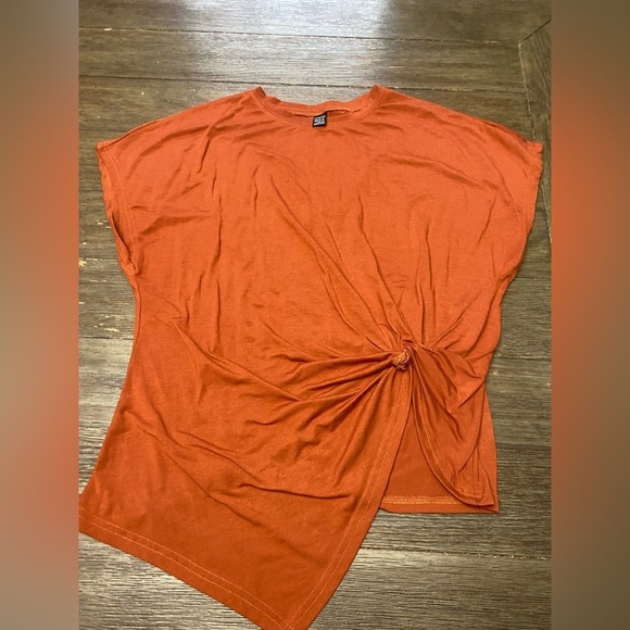 Women's Twist Knot Hem Batwing Sleeve Solid Color T-Shirt L
NWOT - Picture 1 of 6